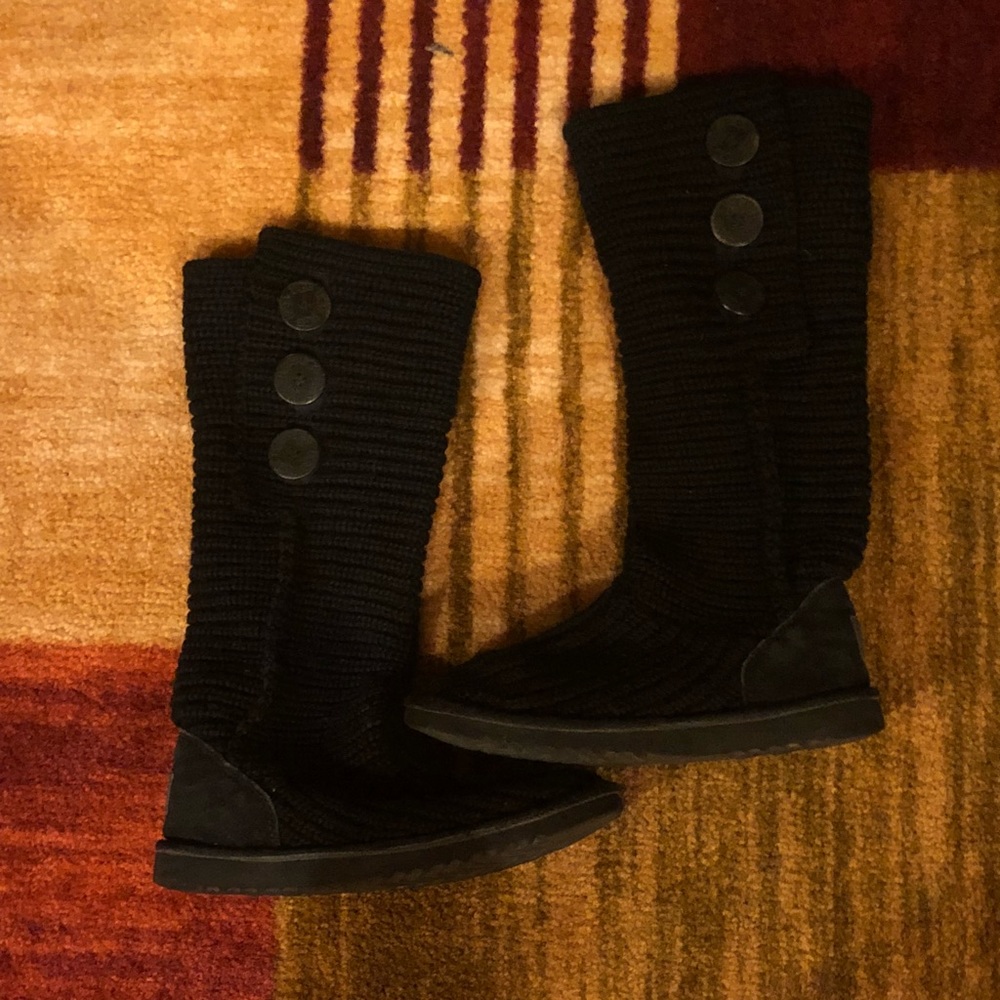 UGG classic cardy boot! Womens Size 6!